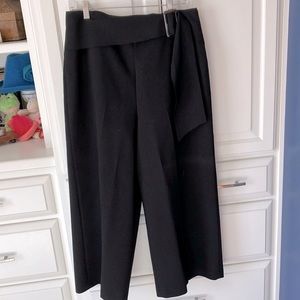 Topshop wide legged pants. Pockets and waistband detail.  Size 10.